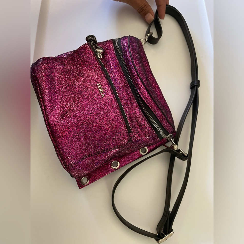 *****SOLD******FURLA RARE METALLIC GLITTER HOT PINK/FUSCHIA SMALL CROSSBODY - Picture 3 of 9